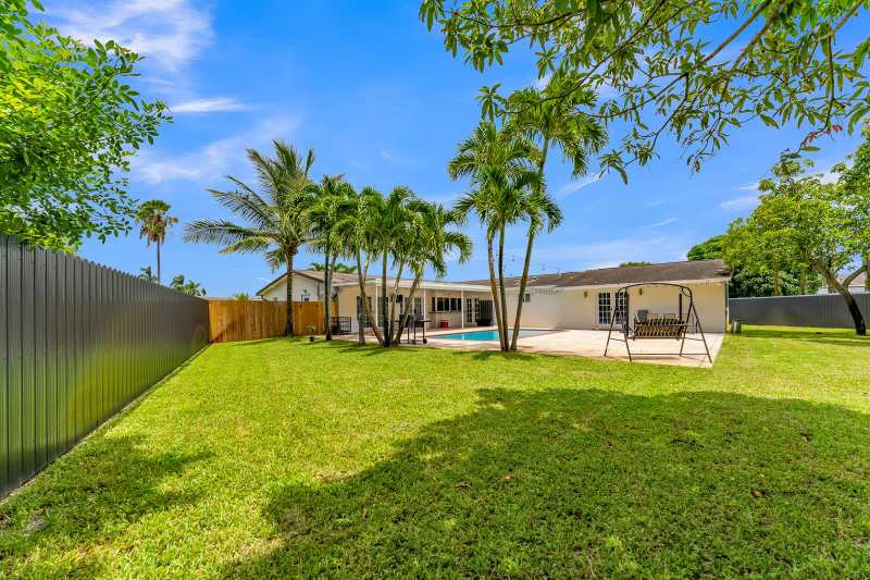 8880 NW 7TH Street, Pembroke Pines FL 33024