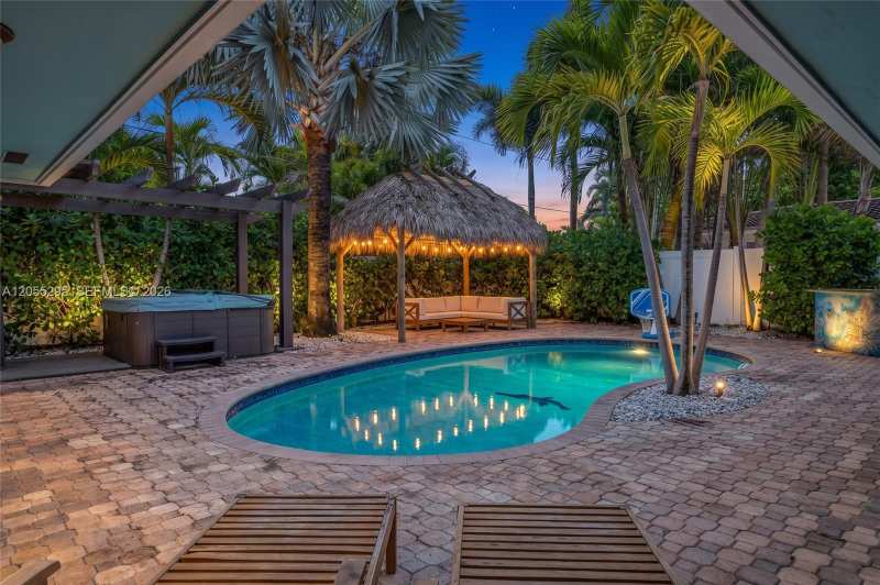 2137 NE 61st Ct, Fort Lauderdale FL 33308