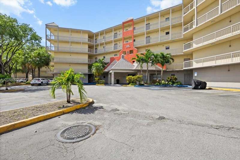 8290 Lake Dr # 130, Doral FL 33166