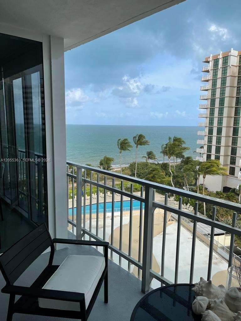 600 Grapetree Dr, Key Biscayne FL 33149