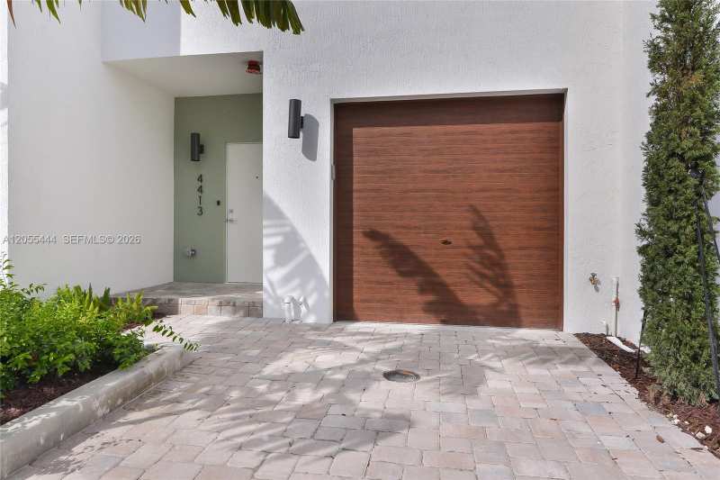 4413 NW 9 St, Plantation FL 33317