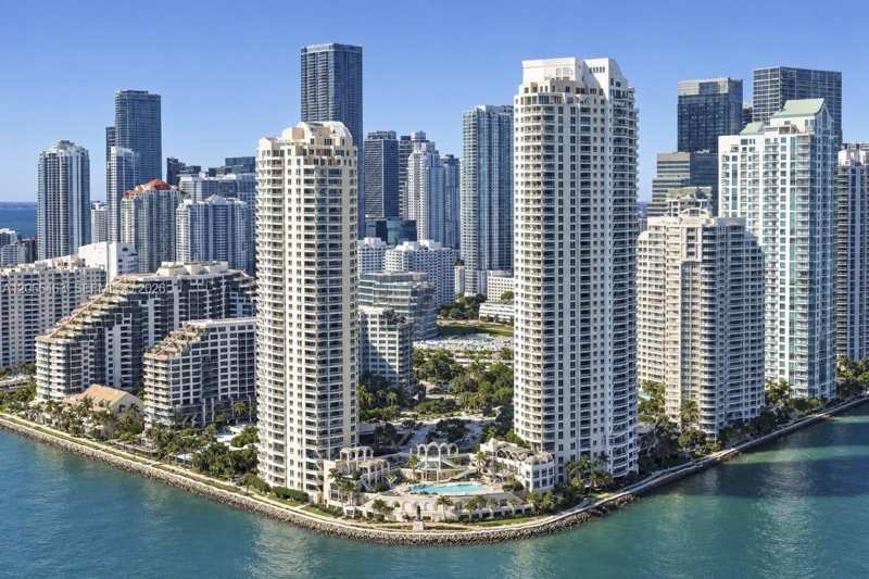 520 Brickell Key Dr # A1216, Miami FL 33131