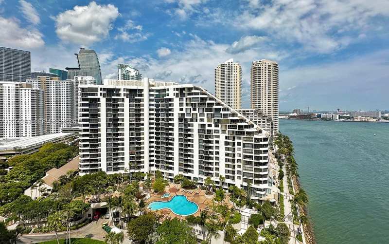 520 Brickell Key Dr # A1216, Miami FL 33131