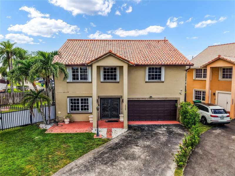 7733 NW 192 St, Hialeah FL 33015