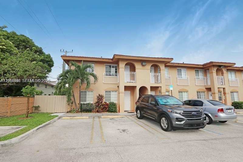 242 E 3rd St # 205, Hialeah FL 33010