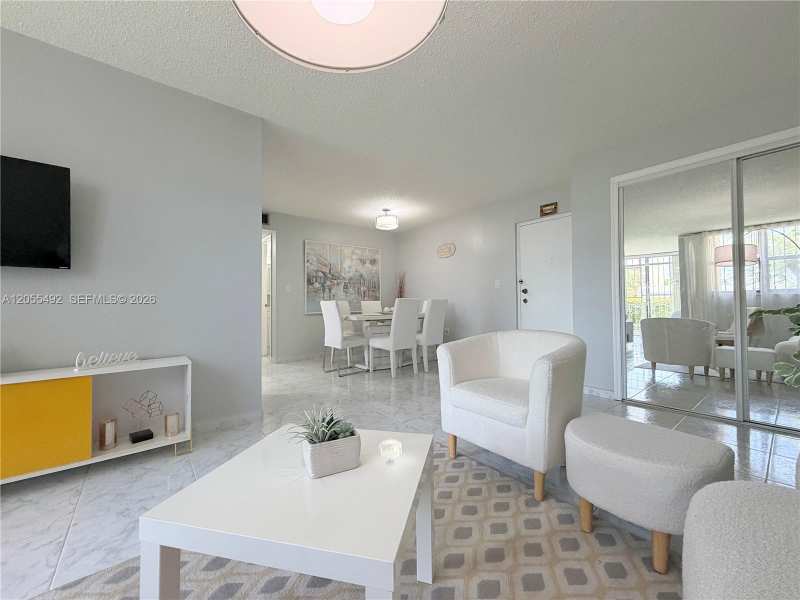9410 W Flagler St # 102, Miami FL 33174