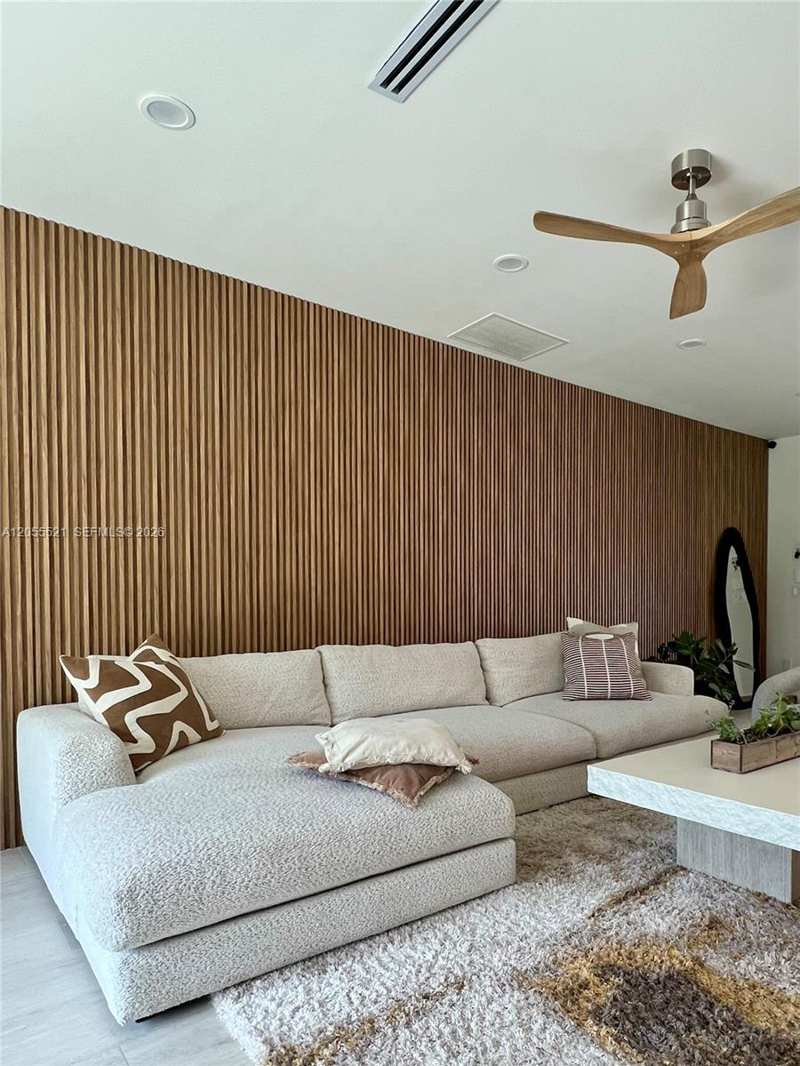 4515 Alton Rd, Miami Beach FL 33140
