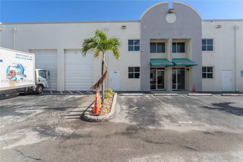 5991 NW 102nd Ave # 6, Doral FL 33178