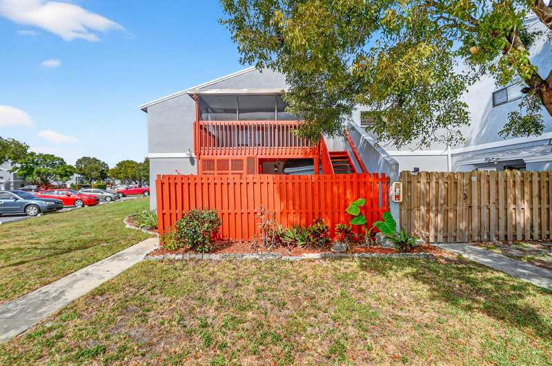 18 CROSSINGS Circle # F, Boynton Beach FL 33435