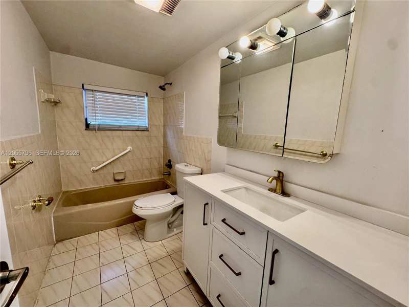 719 Glenn Pkwy, Hollywood FL 33021