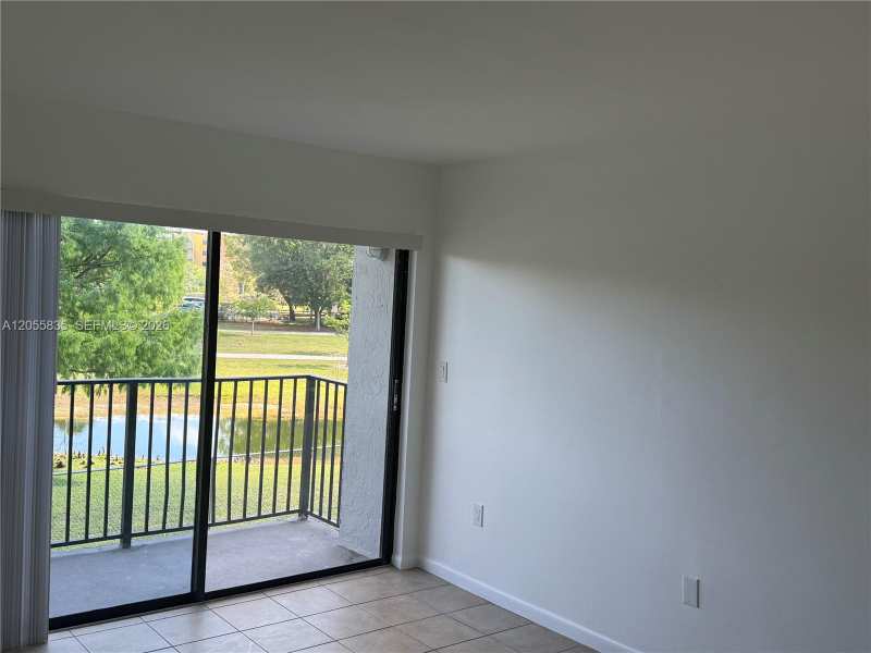 7195 NW 179th St # 211, Hialeah FL 33015