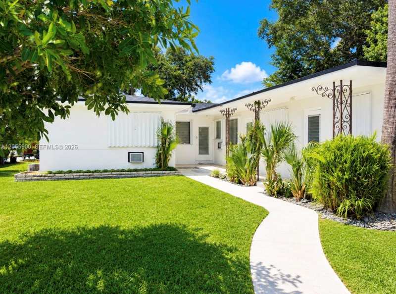 1570 NE 130th St, North Miami FL 33161