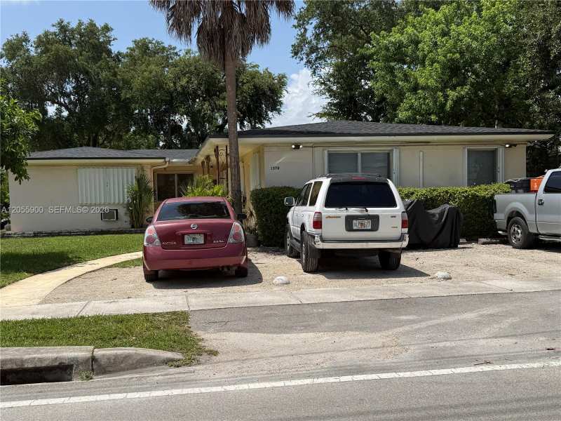 1570 NE 130th St, North Miami FL 33161