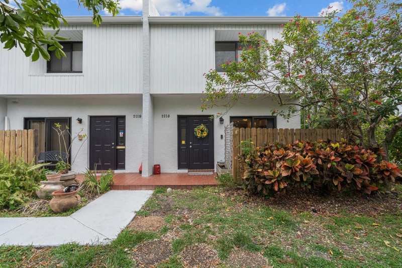 2116 NE 44TH Street, Lighthouse Point FL 33064