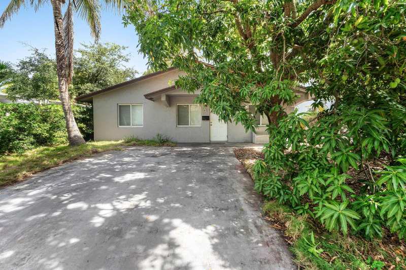 417 UPLAND Road, West Palm Beach FL 33401