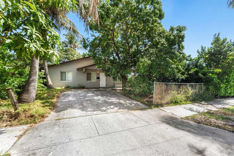 417 UPLAND Road, West Palm Beach FL 33401