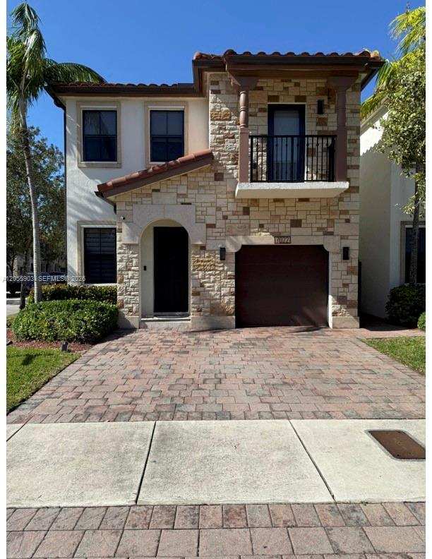 7022 NW 102nd Pl, Doral FL 33178