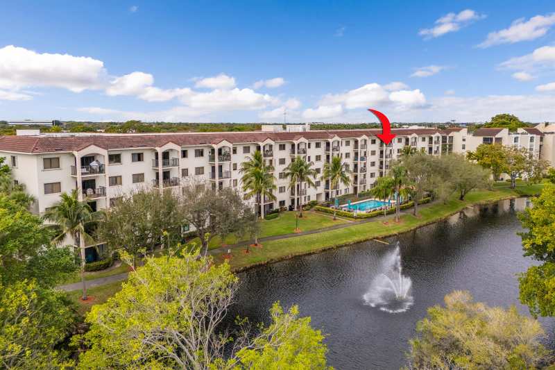 2105 LAVERS Circle # 403, Delray Beach FL 33444