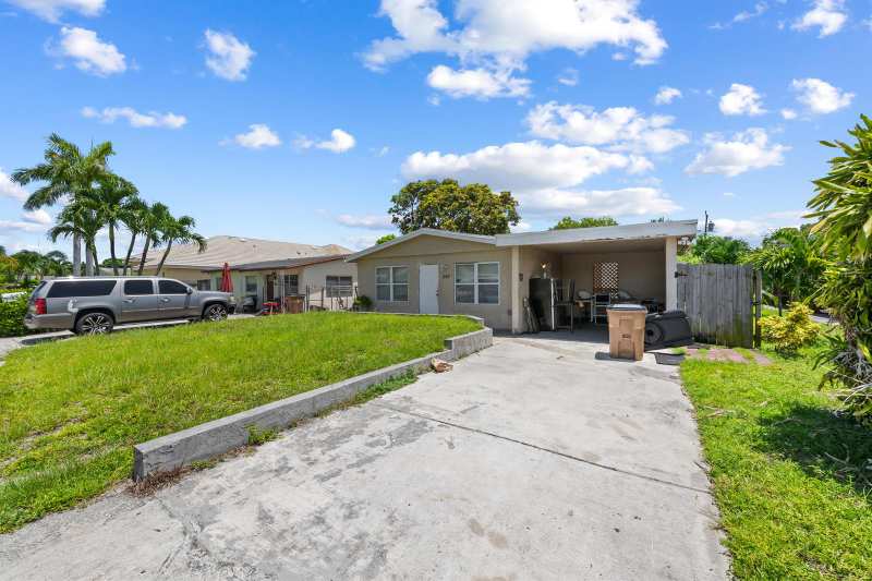242 SW 3RD Street, Deerfield Beach FL 33441