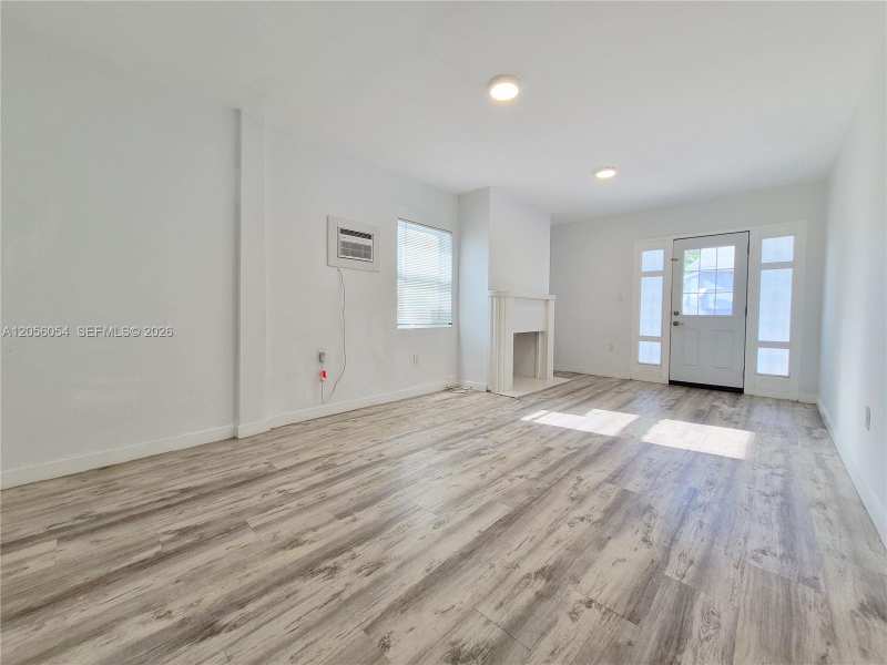 1922 NW 1st St # 1, Miami FL 33125