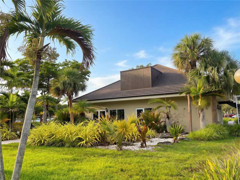 7860 Camino Real # 311, Miami FL 33143