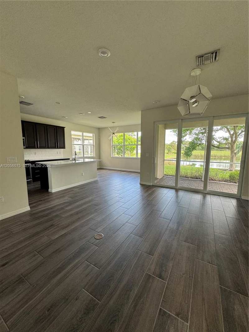 4729 Greenway Dr, Hollywood FL 33021