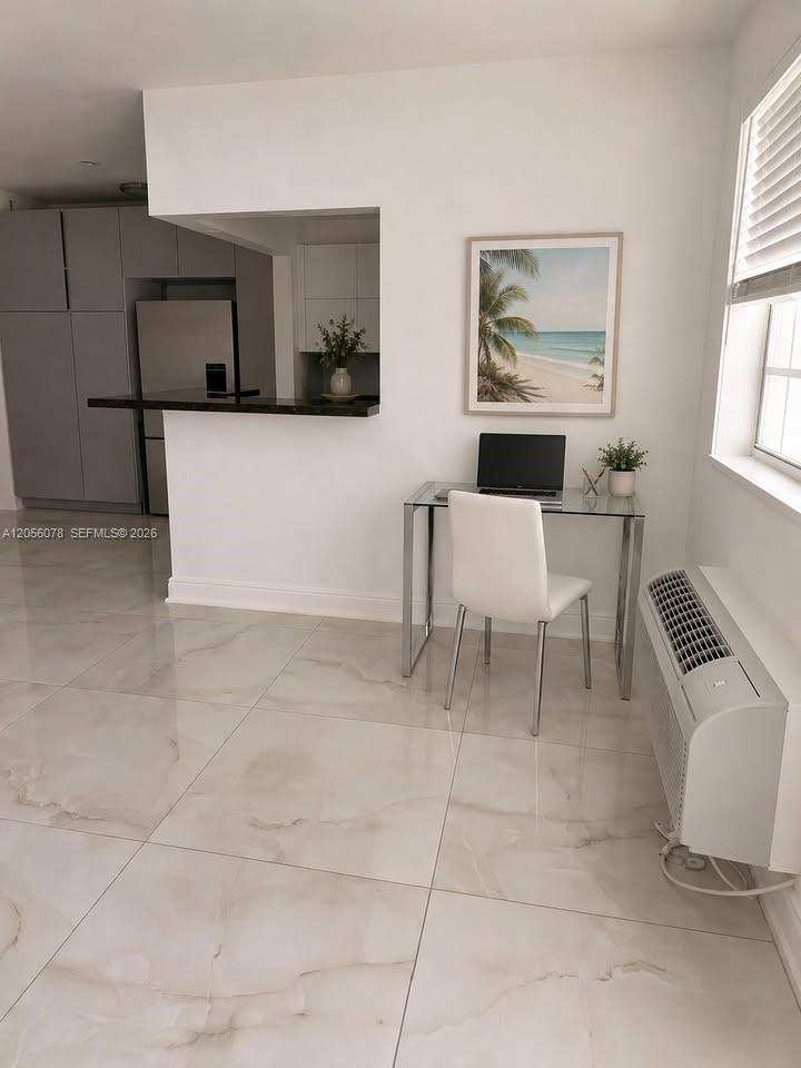 450 77th St # 2, Miami Beach FL 33141