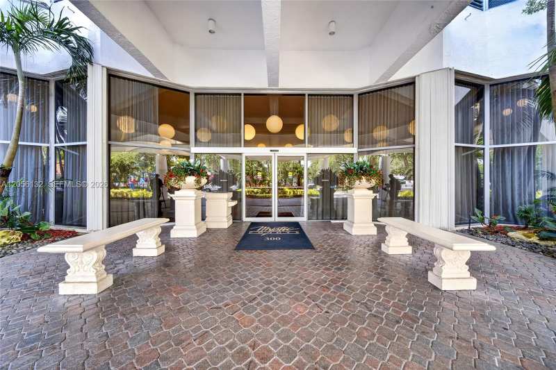 3600 Mystic Pointe Dr # 310, Aventura FL 33180