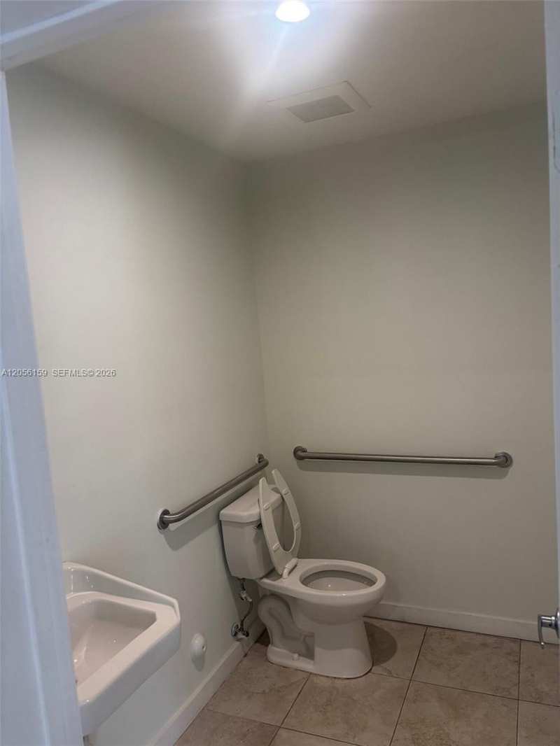 710 E 9th St, Hialeah FL 33010