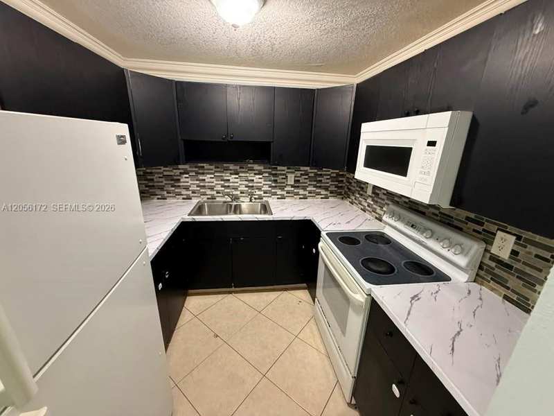 1055 W 77th St # 309, Hialeah FL 33014