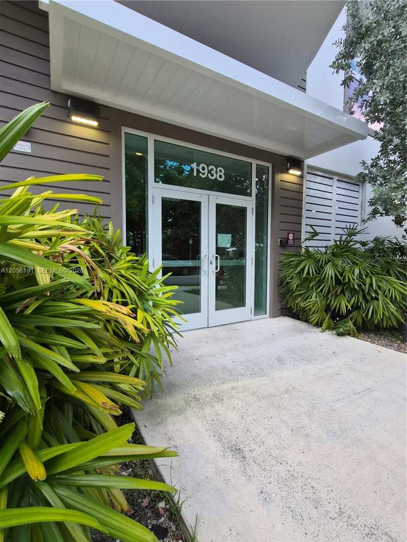 1938 Jackson St # 502, Hollywood FL 33020