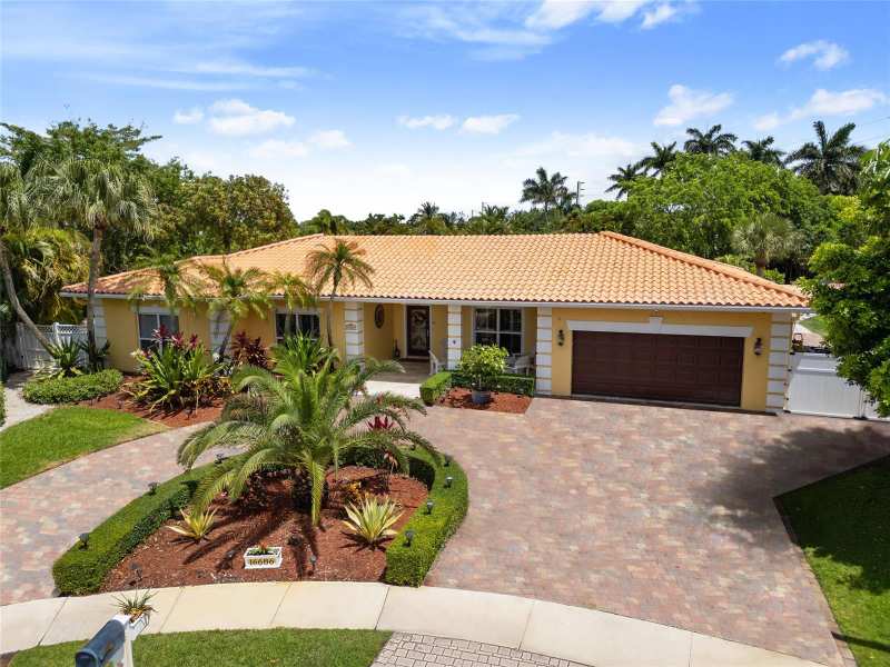 16686 GOLFVIEW Drive, Weston FL 33326