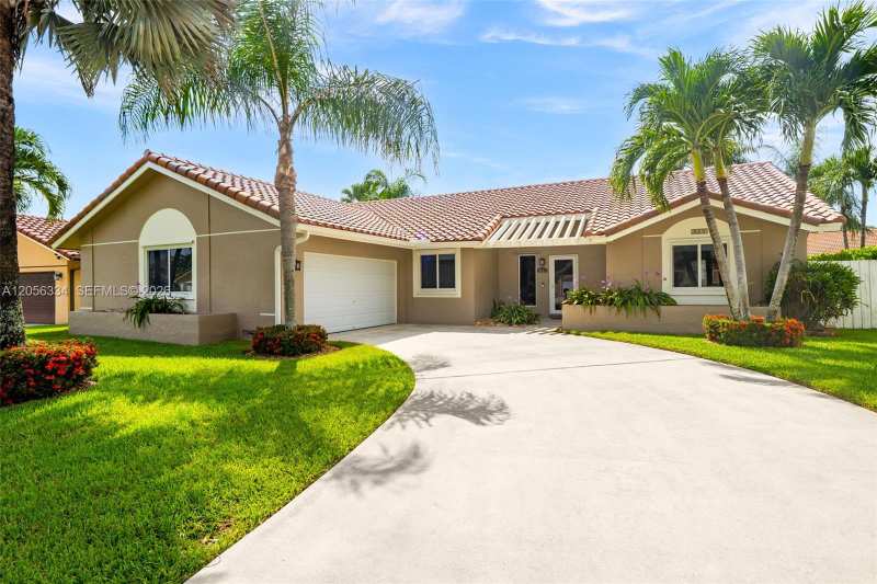 5621 Thornbluff Ave, Davie FL 33331