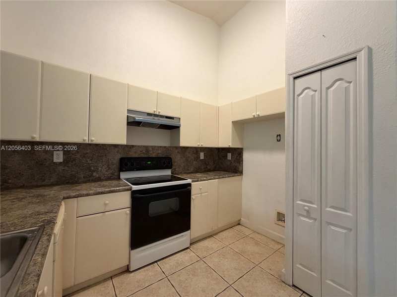1661 SE 28th St # 204, Homestead FL 33035