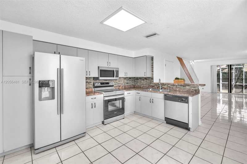 800 Sorrento Dr. # 2, Weston FL 33326