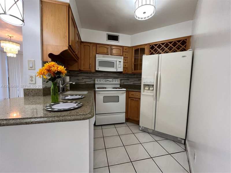 215 Lake Pointe Dr # 104, Oakland Park FL 33309