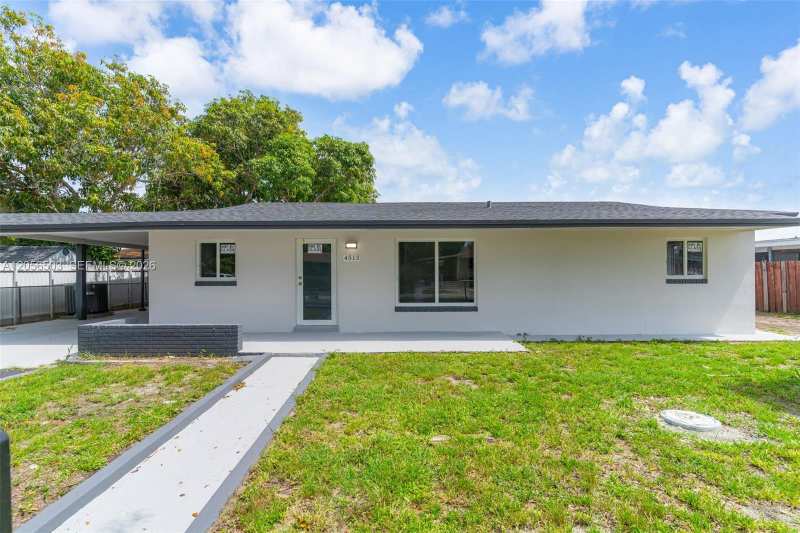 4513 NW 203rd Ter, Miami Gardens FL 33055