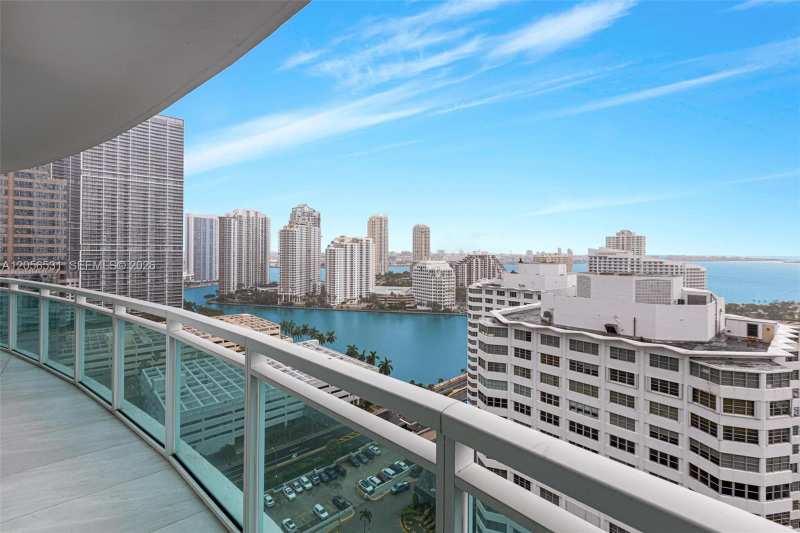 950 Brickell Bay Dr # 2210, Miami FL 33131