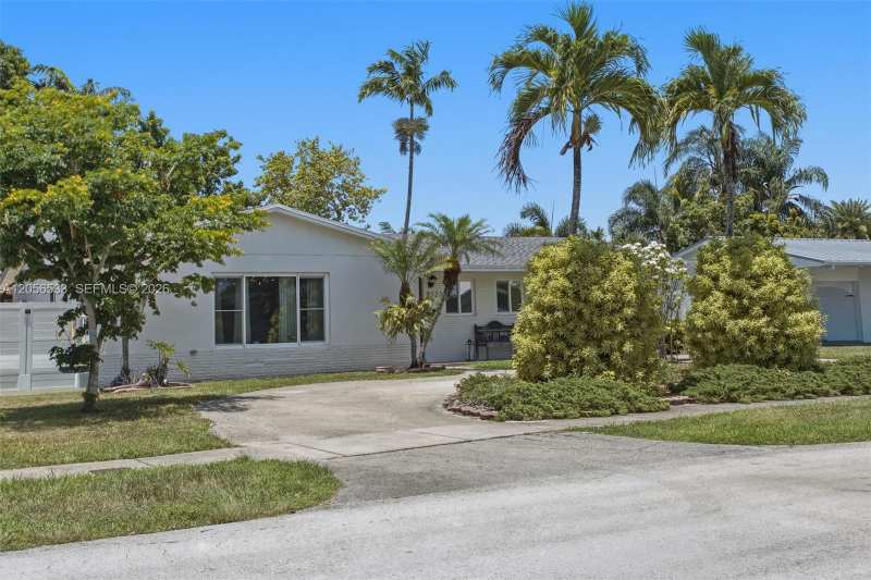 9123 SW 181st St, Palmetto Bay FL 33157