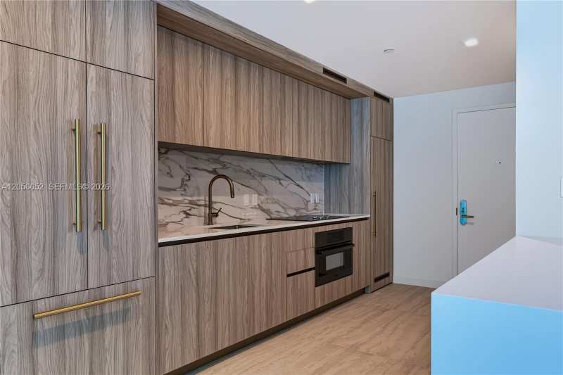 77 SE 5th St # 4106, Miami FL 33131