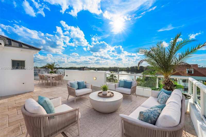 348 Elm St # 10, Hollywood FL 33019