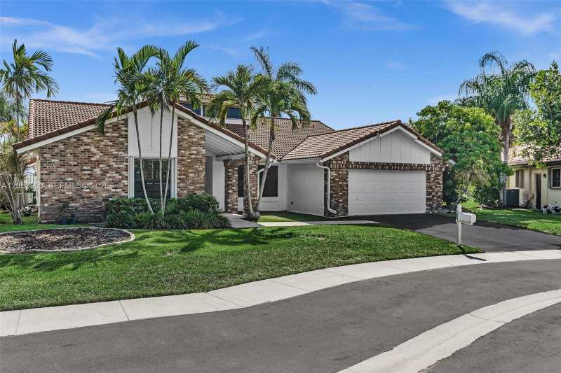 1661 NW 100th Way, Plantation FL 33322