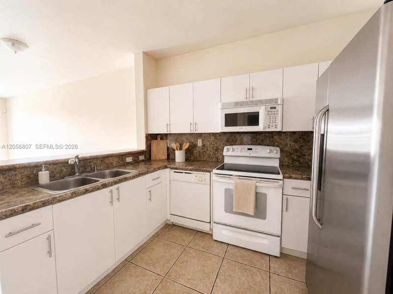 17650 NW 73rd Ave # 18, Hialeah FL 33015