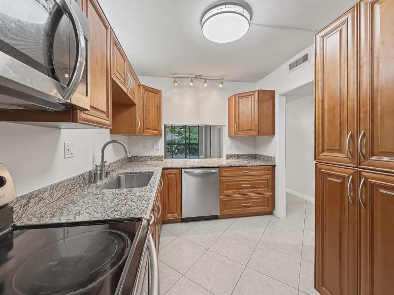 8437 Forest Hills Drive # 207, Coral Springs FL 33065