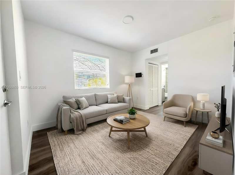 1710 NW 1st Ct # 3, Miami FL 33136