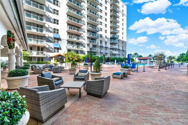 5077 NW 7th St # 508, Miami FL 33126