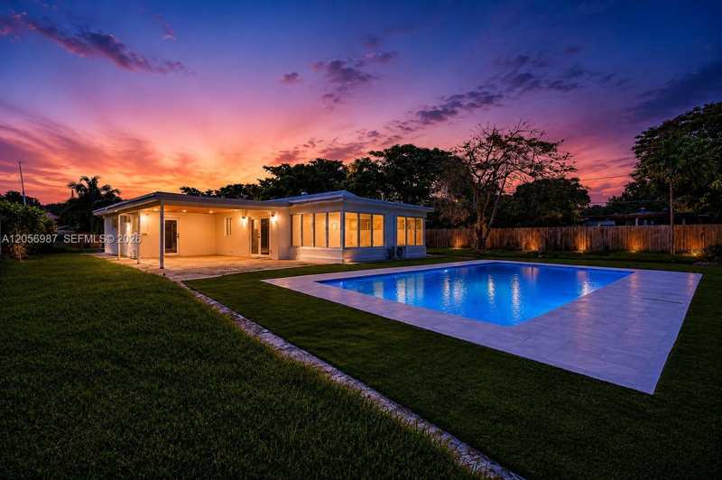 5715 Jackson St, Hollywood FL 33023