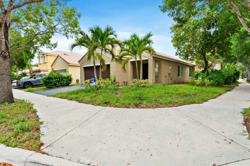 4498 Dogwood Circle, Weston FL 33331