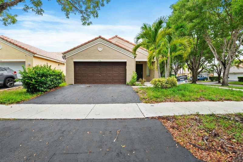 4498 Dogwood Circle, Weston FL 33331