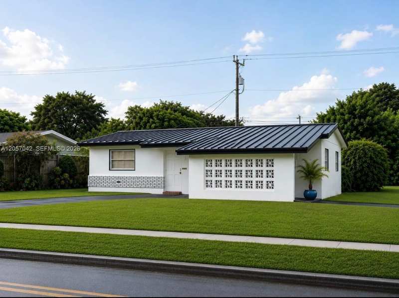 2581 NW 47th Ave, Lauderhill FL 33313